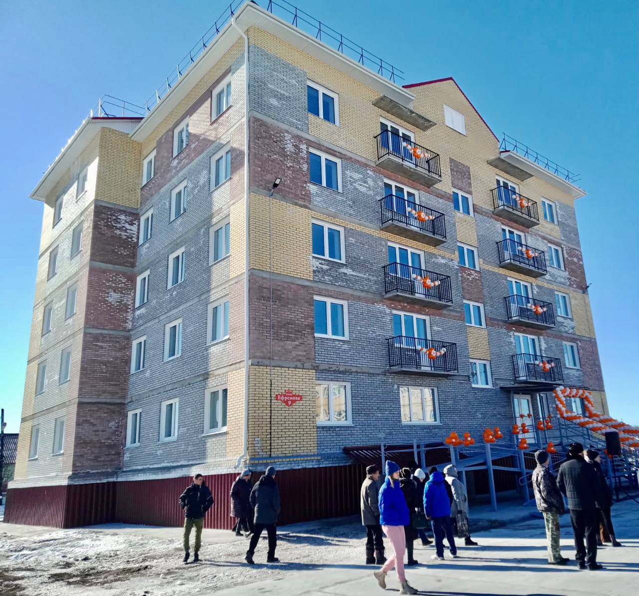 В Боготоле Красноярского края более 60 человек переезжают из аварийного жилья в новостройку